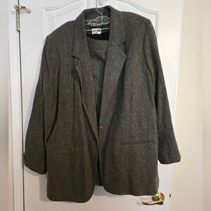 The Sag Harbor Skirt Suit in size 20W .